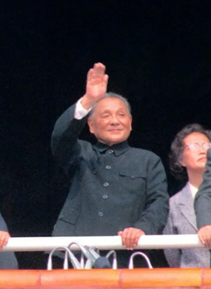 国庆35周年大阅兵海报