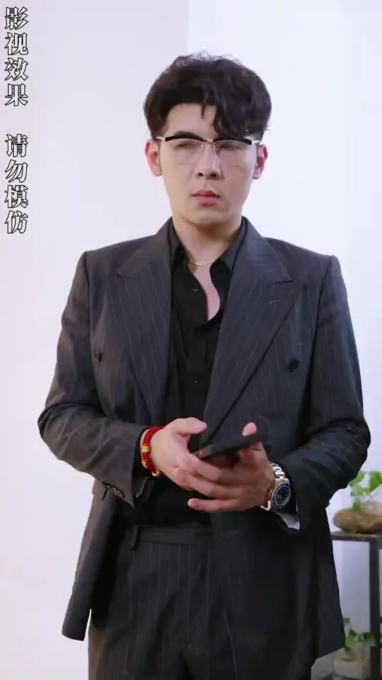 开局四个未婚夫，个个宠我上天海报